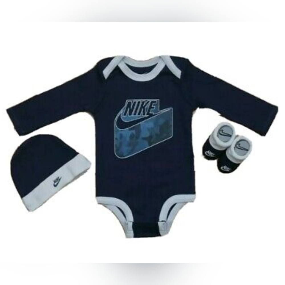 New In Box Nike 3 Piece Set